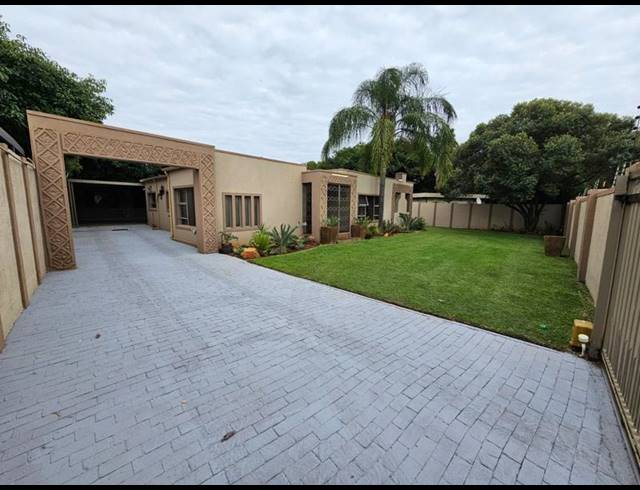 4 BEDROOM HOUSE FOR SALE IN SINOVILLE